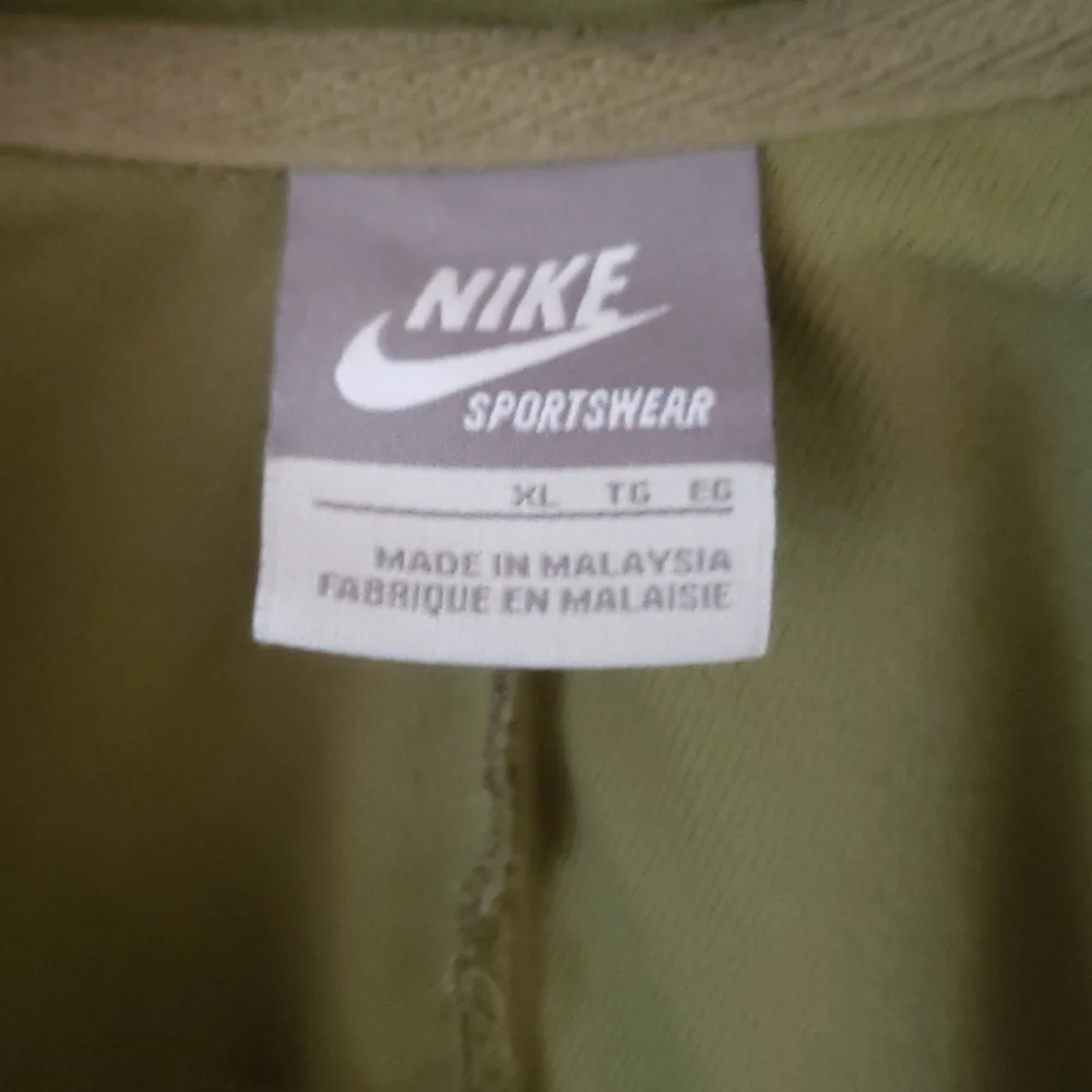 Nike Green and Gray Lightweight Jacket - Picture 3 of 4